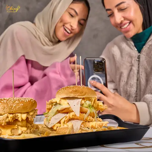 جلسة تصوير احترافية بأسلوب professional photography لمنتجات وأطباق مطعم chixy