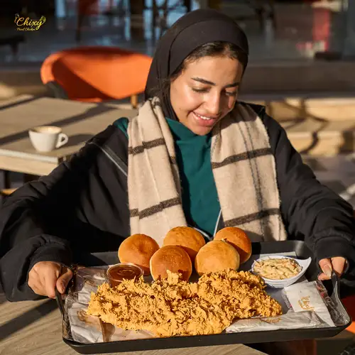 جلسة تصوير احترافية بأسلوب professional photography لمنتجات وأطباق مطعم chixy