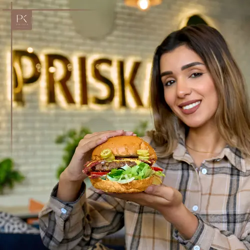 تصوير طعام واحتفالات مميز بأسلوب professional photography داخل مطعم Priska