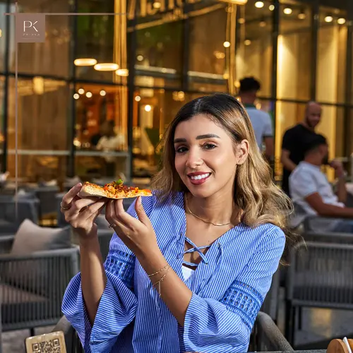 تصوير طعام واحتفالات مميز بأسلوب professional photography داخل مطعم Priska