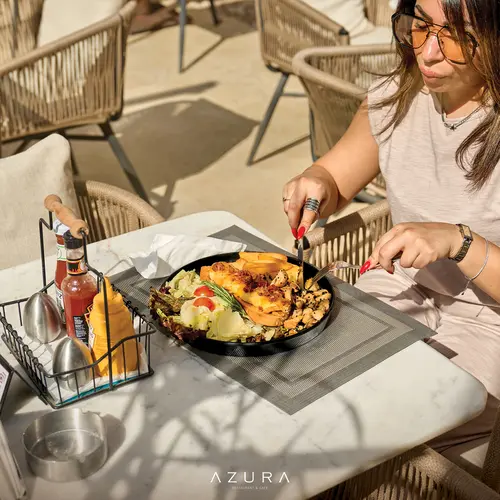 جلسة تصوير احترافية بأسلوب professional photography لمنتجات وأطباق مطعم azura