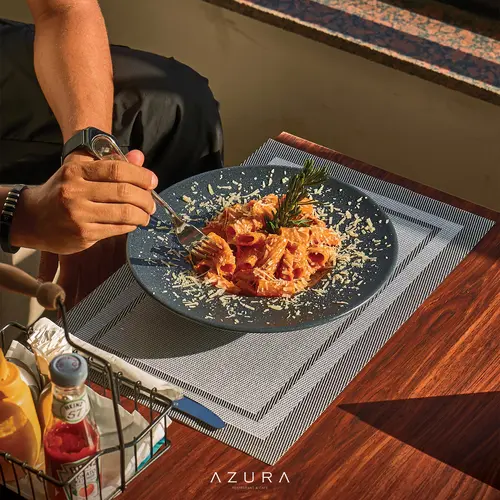 جلسة تصوير احترافية بأسلوب professional photography لمنتجات وأطباق مطعم azura